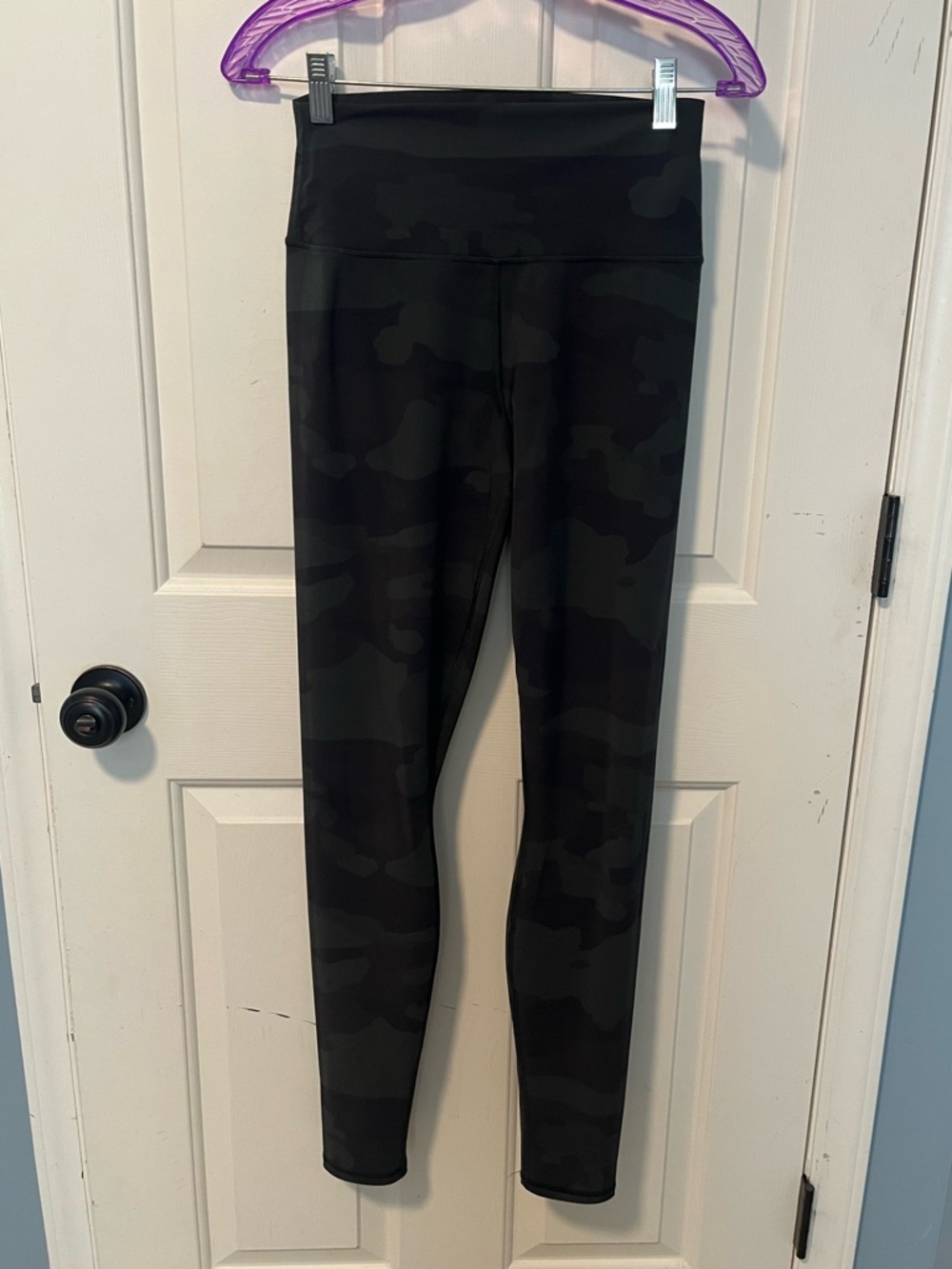 🧘🏽‍♀️LIKE NEW Alo Yoga High-Waist Green Hunter Camo Vapor Leggings - Sz Medium